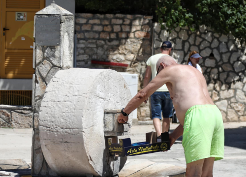Fotografija 16 - Đir po Prviću: Pripreme za 13. 'Šibenik u kadru' u znaku Fausta Vrančića