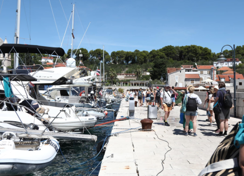 Fotografija 19 - Đir po Prviću: Pripreme za 13. 'Šibenik u kadru' u znaku Fausta Vrančića