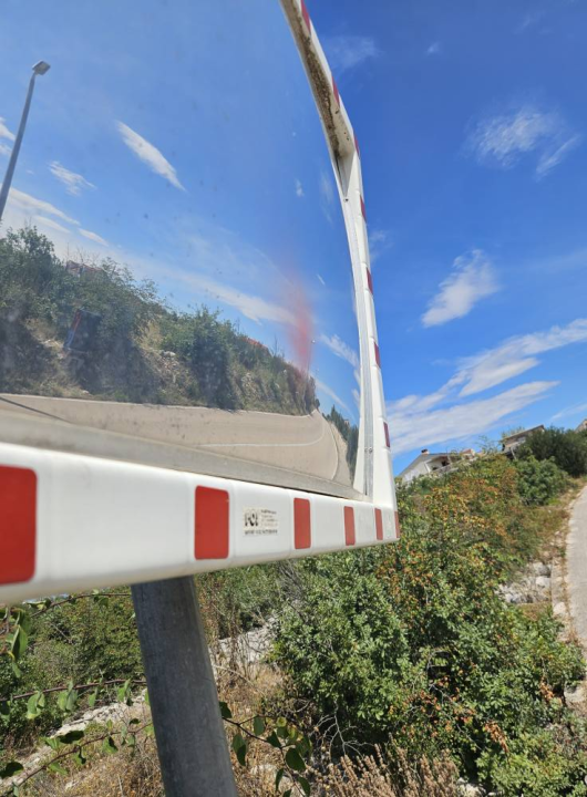 FOTO Vandali poharali Zaton, na meti česma, prometni znakovi, autobusna stajališta...