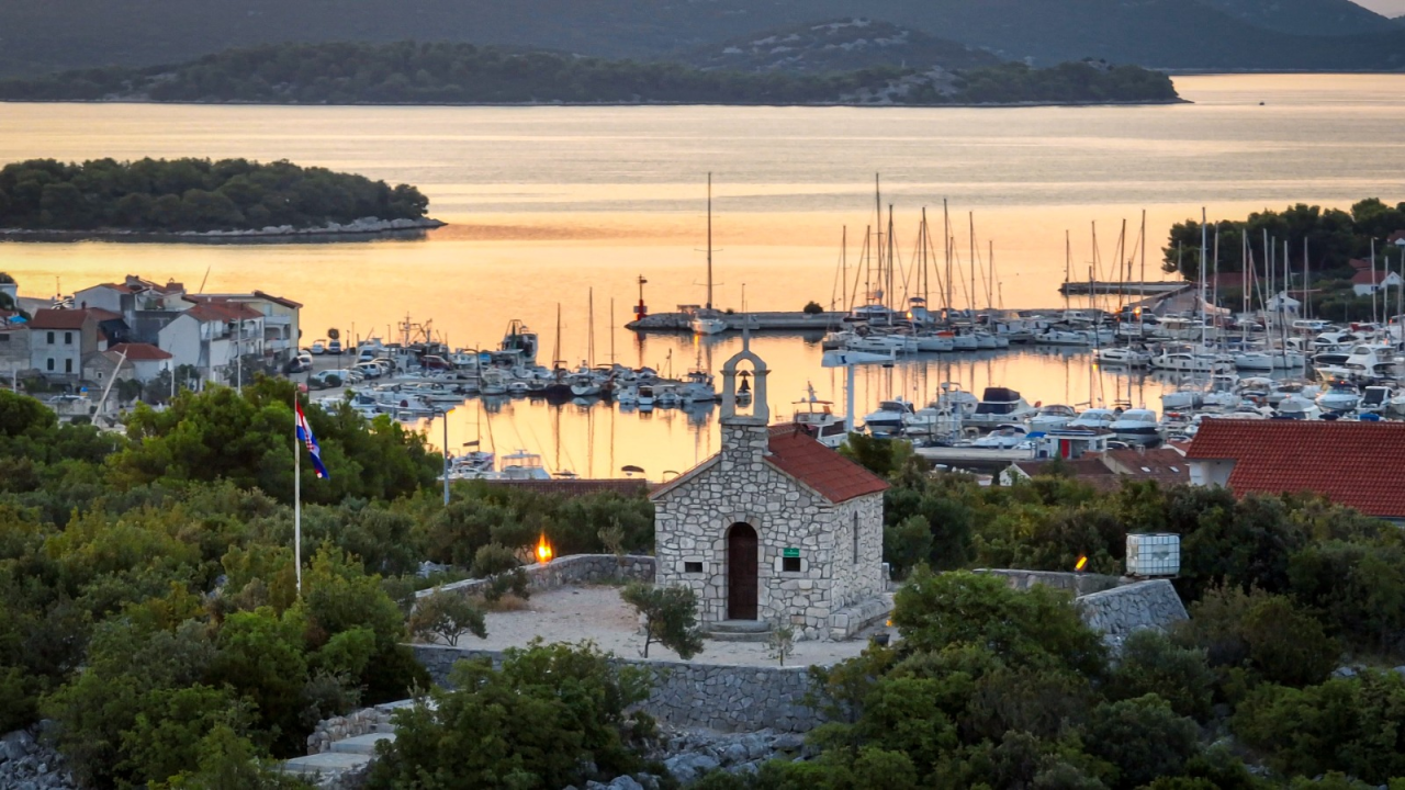 FOTO Jezera spremna za spektakl: Ne propustite Ribarsku feštu uz Crvenu jabuku i dalmatinske okuse!