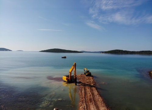 Fotografija 2 - Voda stiže na Žirje, Kaprije i Obonjan: Najduži podmorski cjevovod položen 70 metara pod morem