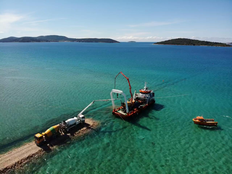 Voda stiže na Žirje, Kaprije i Obonjan: Najduži podmorski cjevovod položen 70 metara pod morem