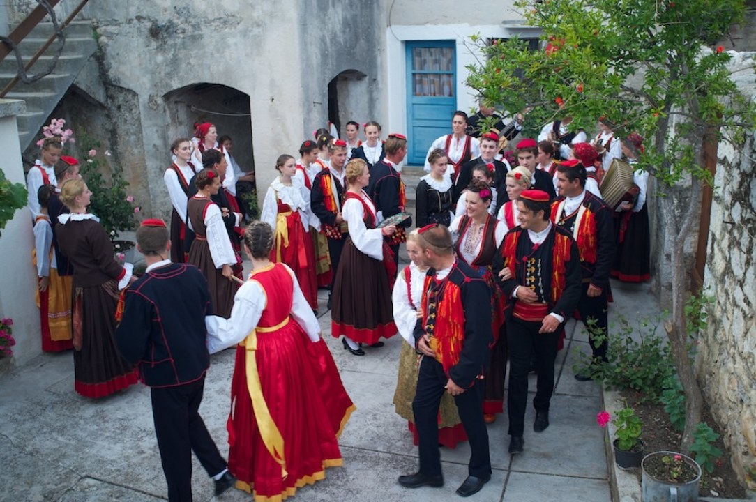 FOTO Jezera spremna za spektakl: Ne propustite Ribarsku feštu uz Crvenu jabuku i dalmatinske okuse!