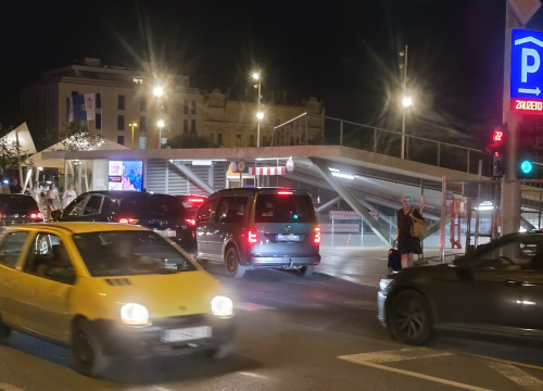 Fotografija 5 - Kaos na Poljani: Ulaz u garažu svakodnevno blokira promet u središtu Šibenika