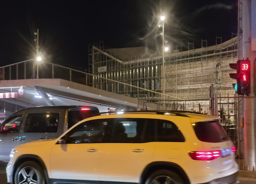 Fotografija 3 - Kaos na Poljani: Ulaz u garažu svakodnevno blokira promet u središtu Šibenika