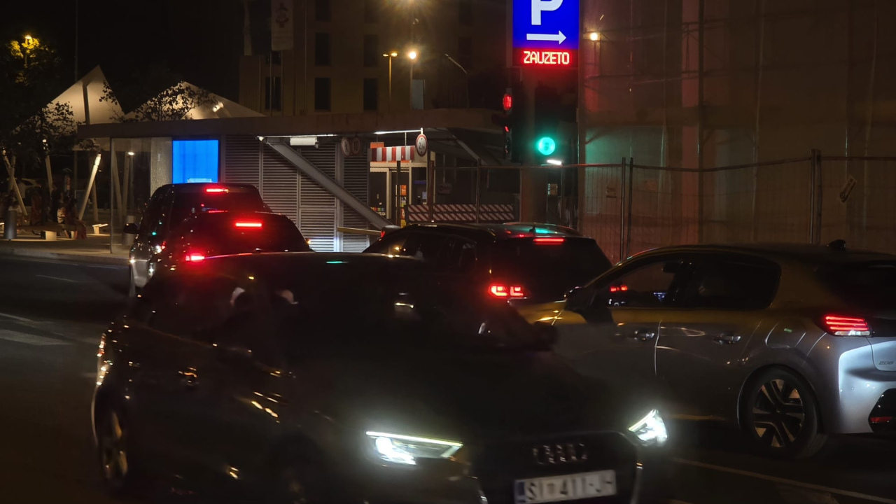 Kaos na Poljani: Ulaz u garažu svakodnevno blokira promet u središtu Šibenika