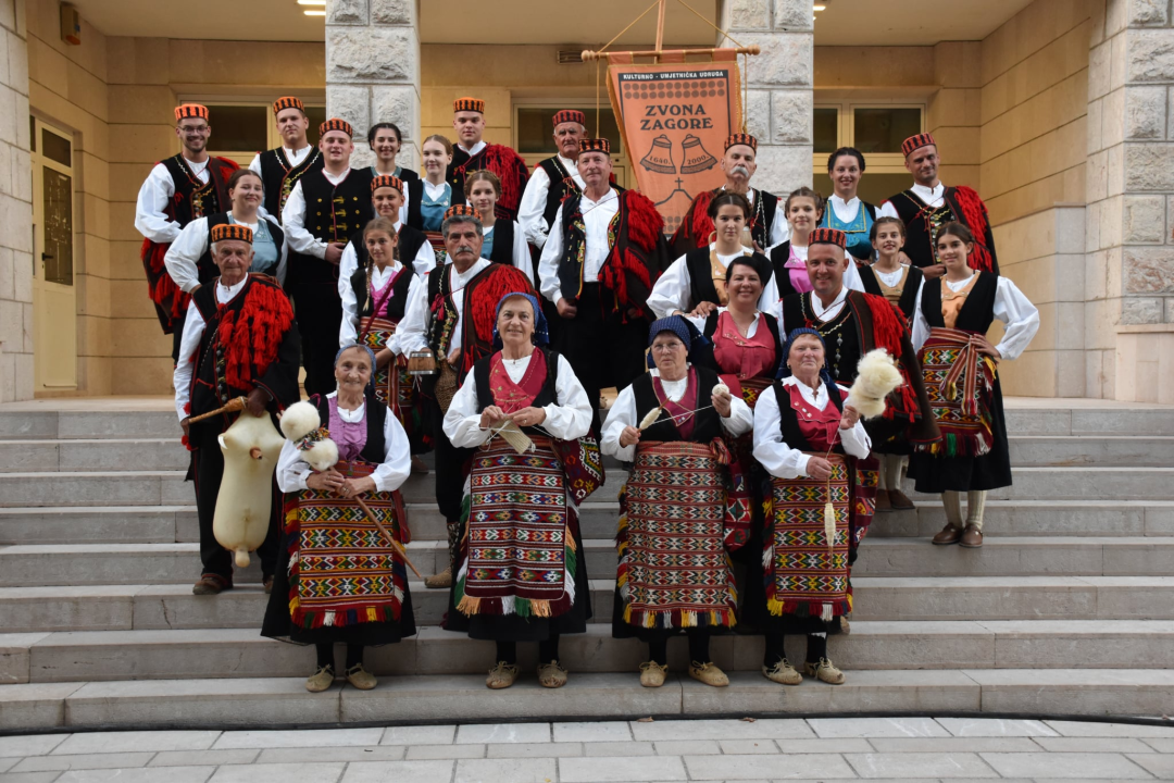 Članovi KUD-a 'Zvona Zagore' iz Mirlovića u Posušju predstavili raskoš svojih plesova, nošnji, napjeva i običaja