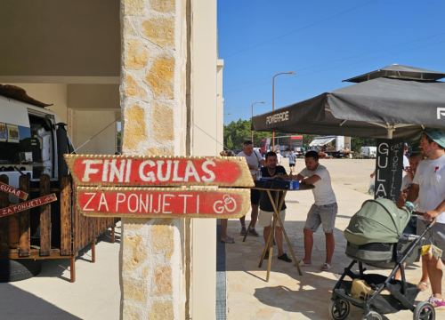 Fotografija 8 - Ni vrućine nisu spriječile masu ljudi da obilježe 'sveti deseti'