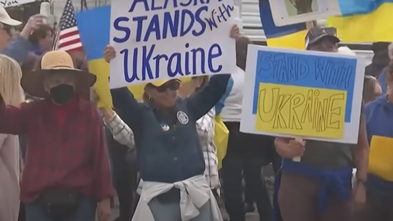 ‘Aljaska je uz Ukrajinu‘: Prosvjednici na ulicama Anchoragea uoči summita Trump-Putin