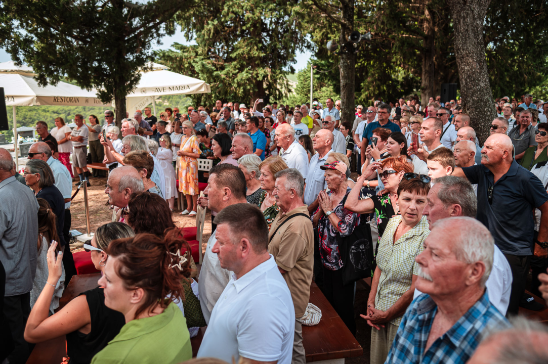 FOTO Blagdan Velike Gospe u Vrpolju: Brojni vjernici okupili su se jutros na svečanom misnom slavlju