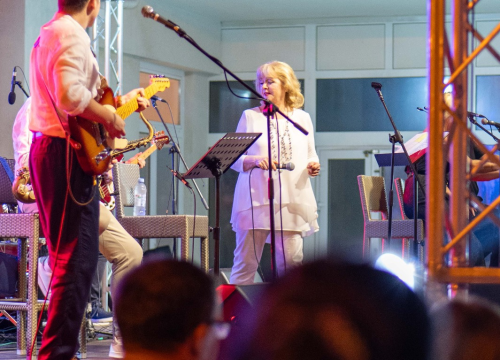 Fotografija 14 - Skitnica i ostali hitovi odjekivali vodičkom rivom: Nezaboravna večer s Jasnom Zlokić