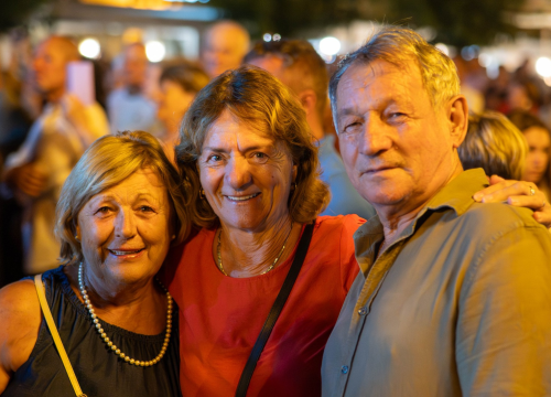 Fotografija 12 - Skitnica i ostali hitovi odjekivali vodičkom rivom: Nezaboravna večer s Jasnom Zlokić