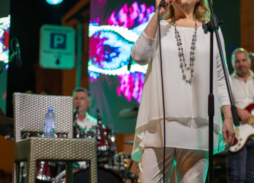 Fotografija 9 - Skitnica i ostali hitovi odjekivali vodičkom rivom: Nezaboravna večer s Jasnom Zlokić