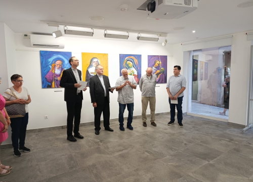 Fotografija 1 - Izložba portreta hrvatskih svetaca i blaženika otvorena u galeriji Sv. Nikola Tavelić
