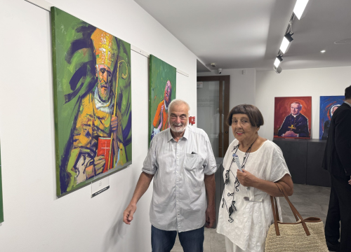 Fotografija 4 - Izložba portreta hrvatskih svetaca i blaženika otvorena u galeriji Sv. Nikola Tavelić