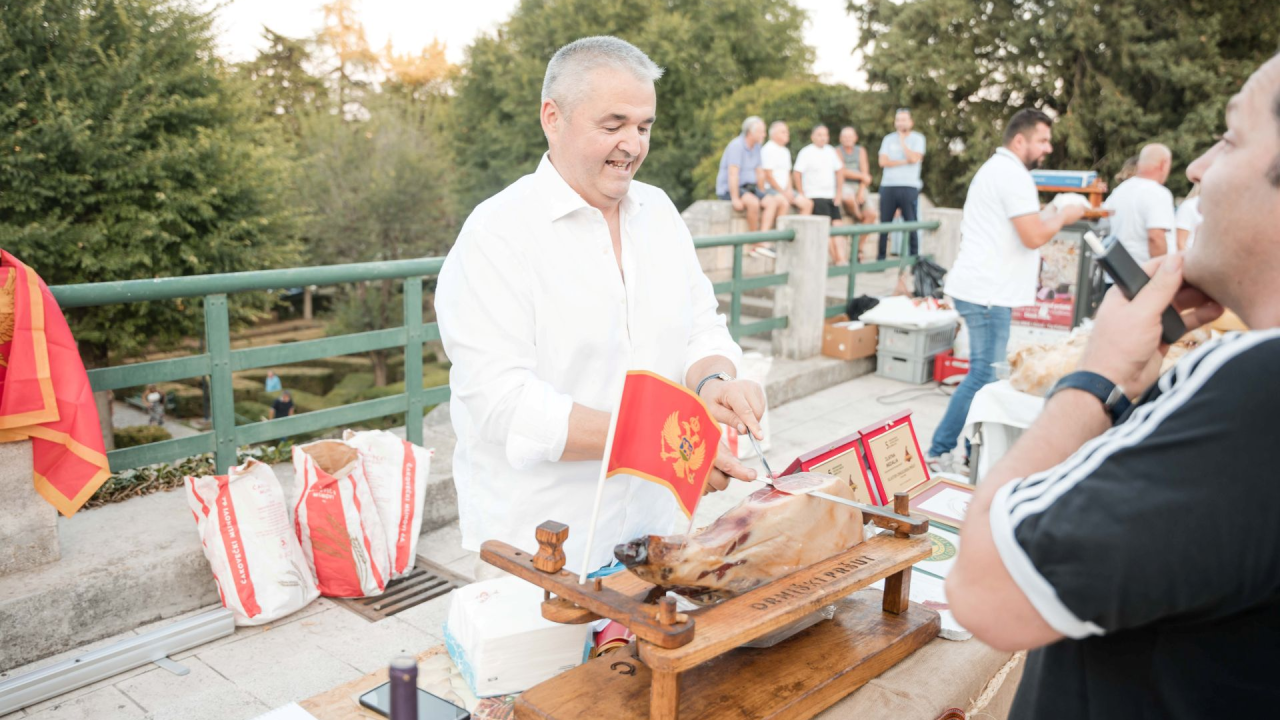 Susret drniških i istarskih proizvođača na Međunarodnom festivalu pršuta