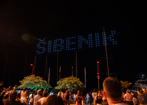 Šibenik impresivnim dron showom obilježio jubilarno izdanje manifestacije Light is life