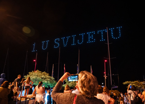 Fotografija 30 - Šibenik impresivnim dron showom obilježio jubilarno izdanje manifestacije Light is life