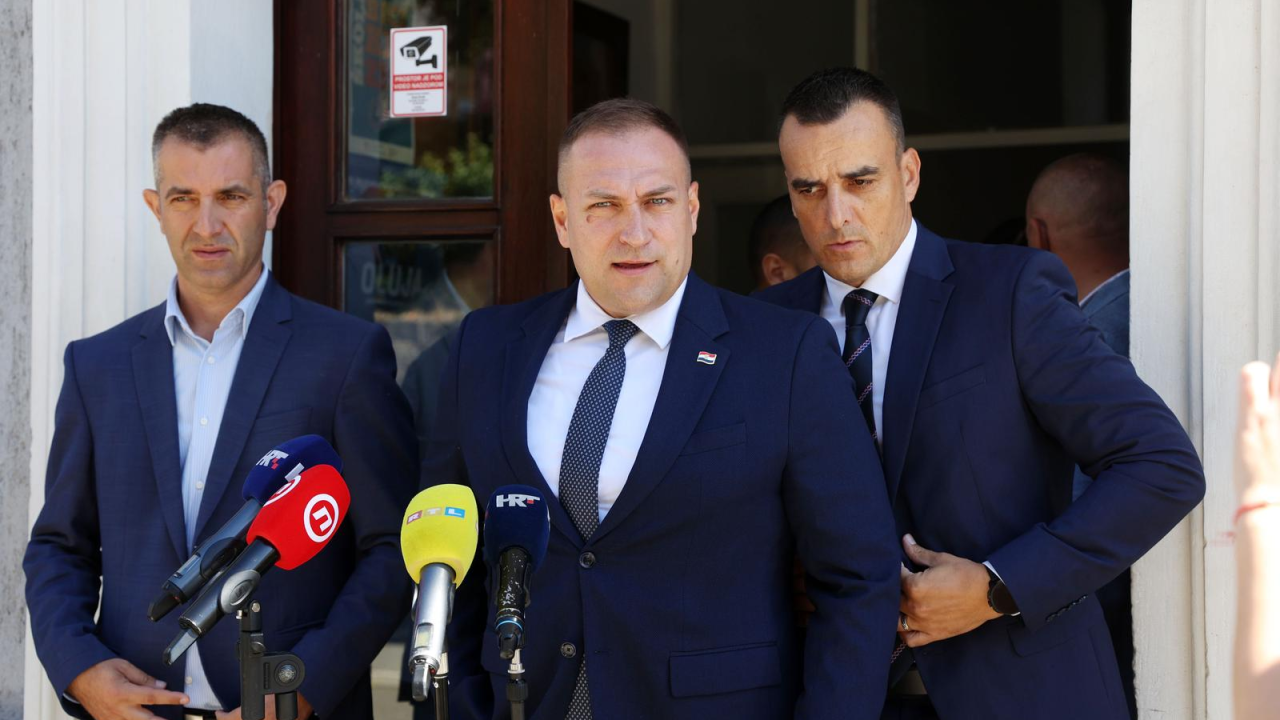 Ministar Vlajčić iz Drniša:  'Nakon procjepljivanja slijede zahtjevi za štetu od bedrenice'