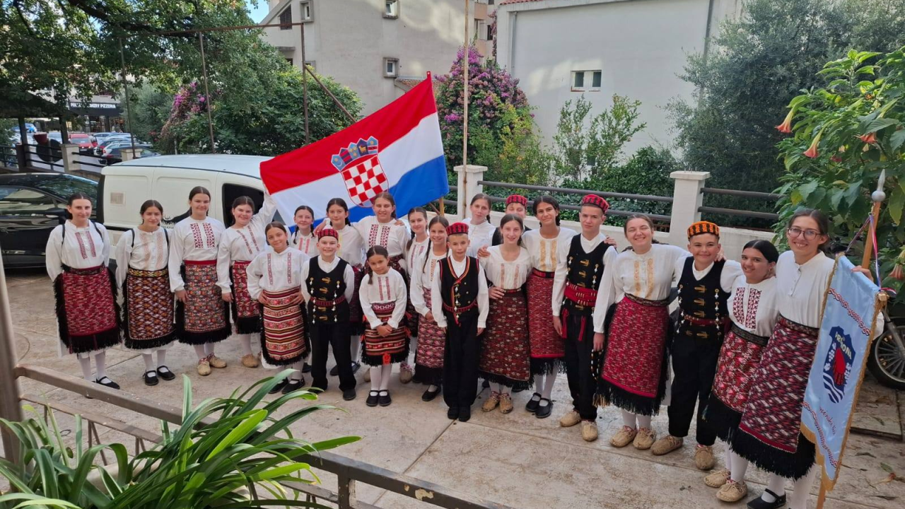 Kulturno blago i baština: Prominski Tići oduševili na Međunarodnom festivalu u Budvi