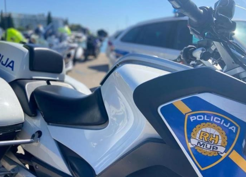 Maloljetnik po Šibeniku vozio tehnički neispravan motor bez položenog vozačkog ispita