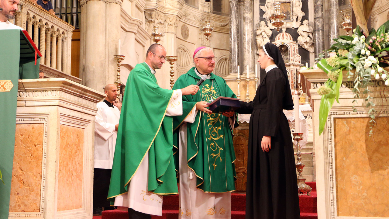Na misnom slavlju u katedrali sv. Jakova podijeljeni kanonski mandati vjeroučiteljima i odgojiteljima u vjeri