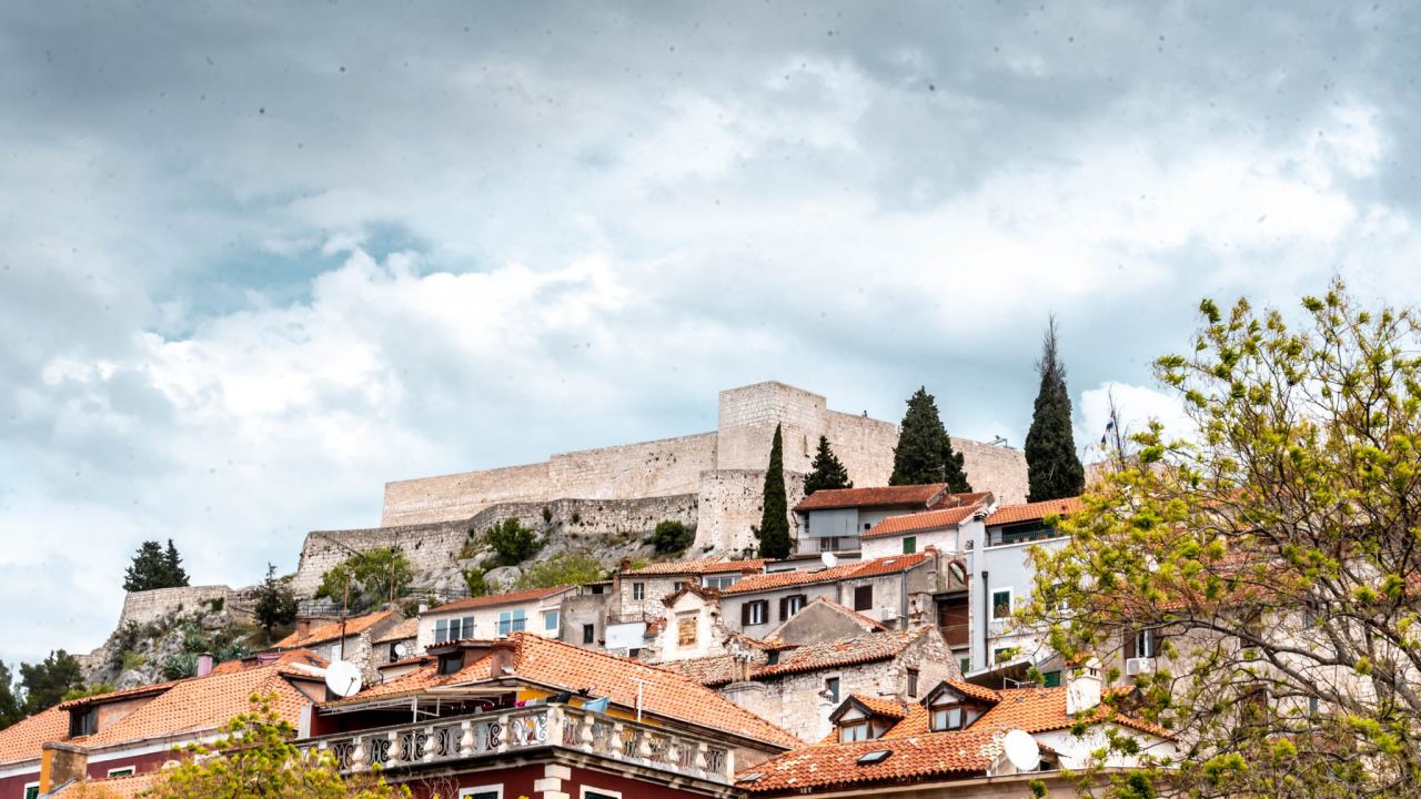 Oblačno, kišovito i vjetrovito