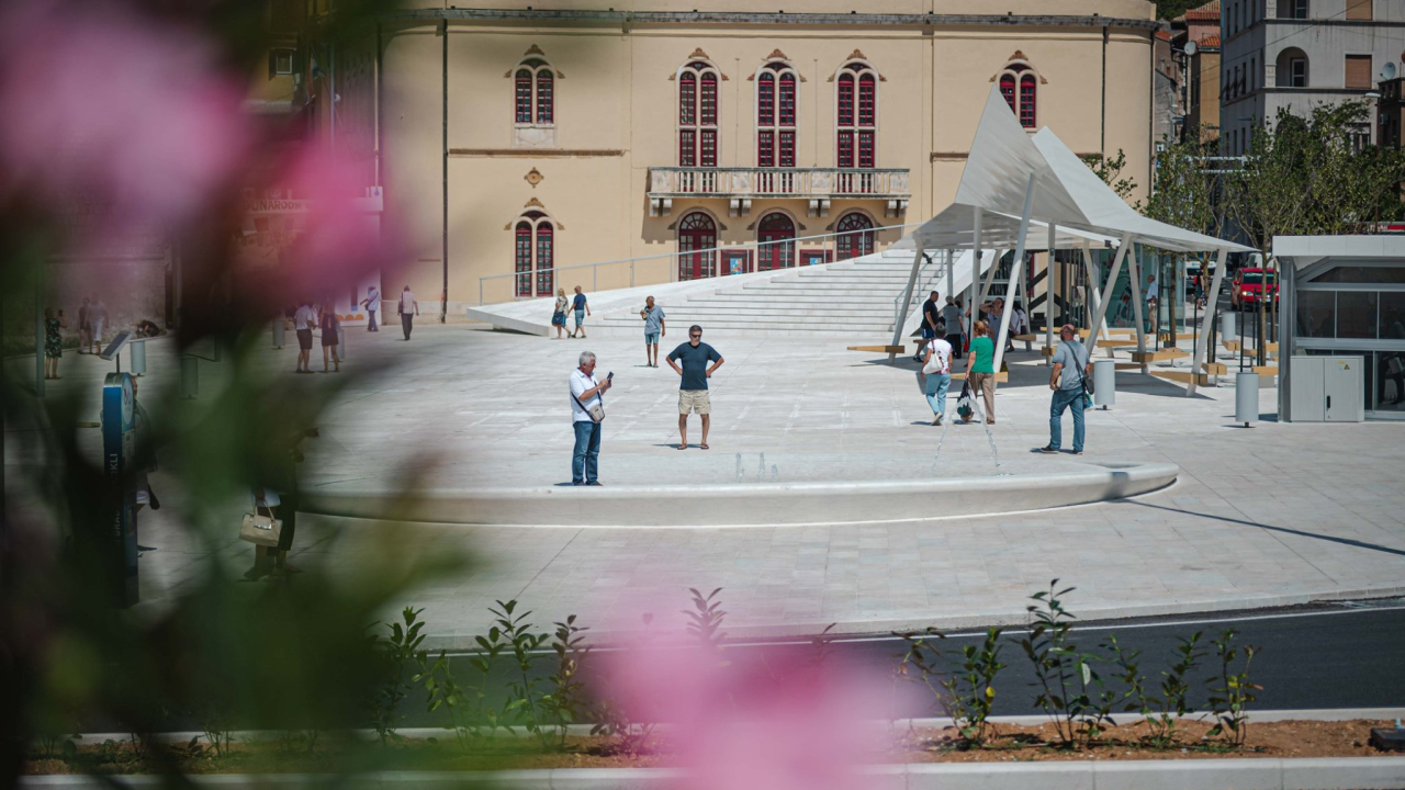 Petak sunčan i suh. Temperature do 28 °C