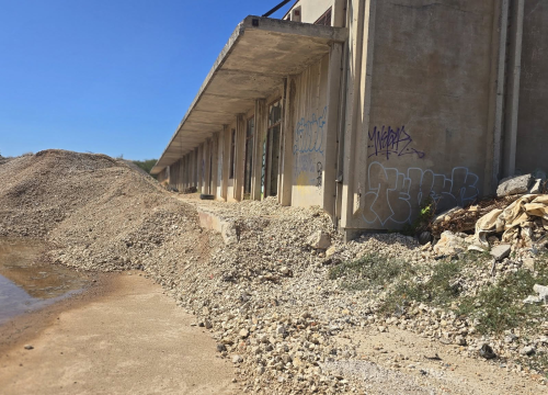 Nekada važna festivalska lokacija, danas divlji deponij: Što se to događa u ex vojarni Bribirskih knezova?