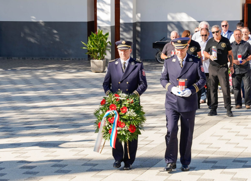 Fotografija 12 - Povodom Dana Grada i blagdana sv. Mihovila na Kvanju položeni vijenci
