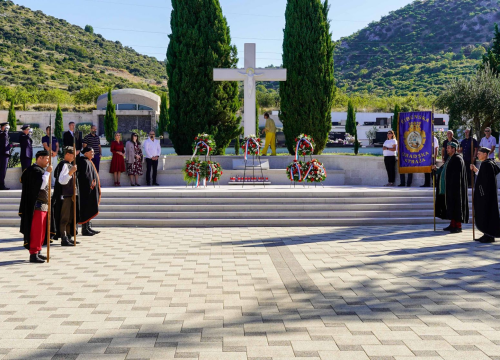 Fotografija 2 - Povodom Dana Grada i blagdana sv. Mihovila na Kvanju položeni vijenci