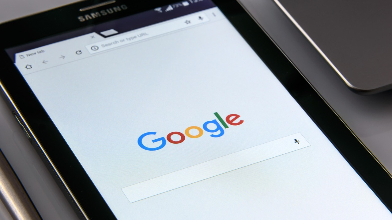 Google osluškuje i snima sve što pričate. Evo kako isključiti tu opciju