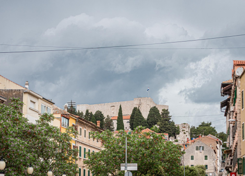 Danas promjenjivo oblačno uz jaku buru