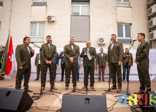 Fotografija 16 - U Drnišu otvoreno Državno prvenstvo u radu lovnih pasa