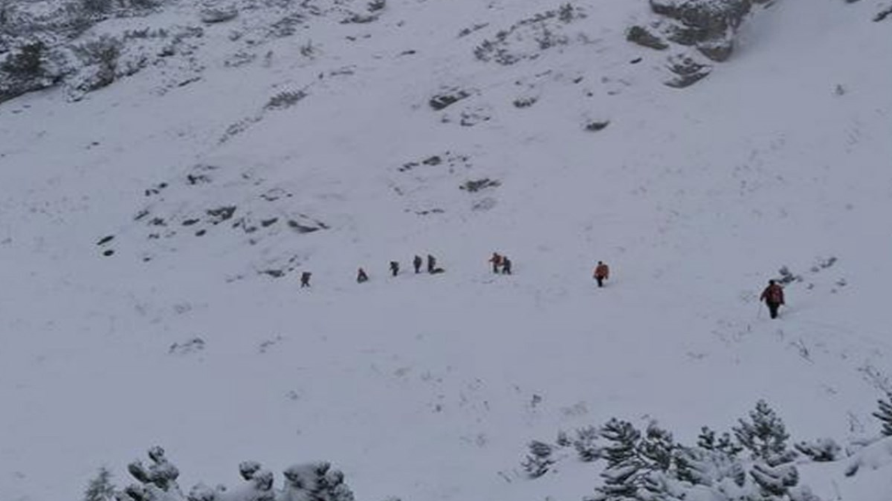 U Sloveniji pronađeno tijelo jednog hrvatskog planinara. Potraga prekinuta zbog opasnih vremenskih prilika