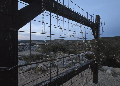 Fotografija 3 - Panoramski pogled kroz rešetke: Popularni foto okvir na Smričnjaku postao neupotrebljiv