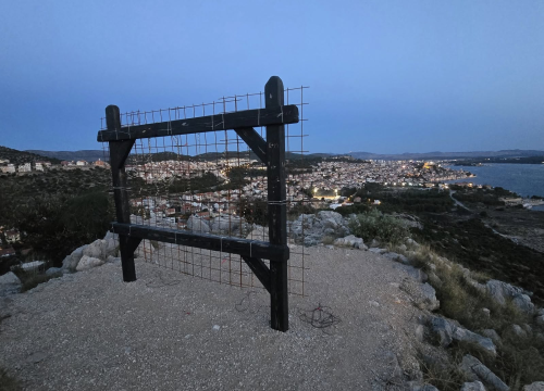 Fotografija 5 - Panoramski pogled kroz rešetke: Popularni foto okvir na Smričnjaku postao neupotrebljiv