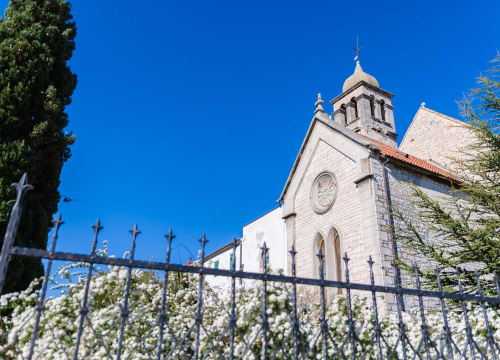 U crkvi sv. Frane prodaja kolača, sav prilog ide za misije