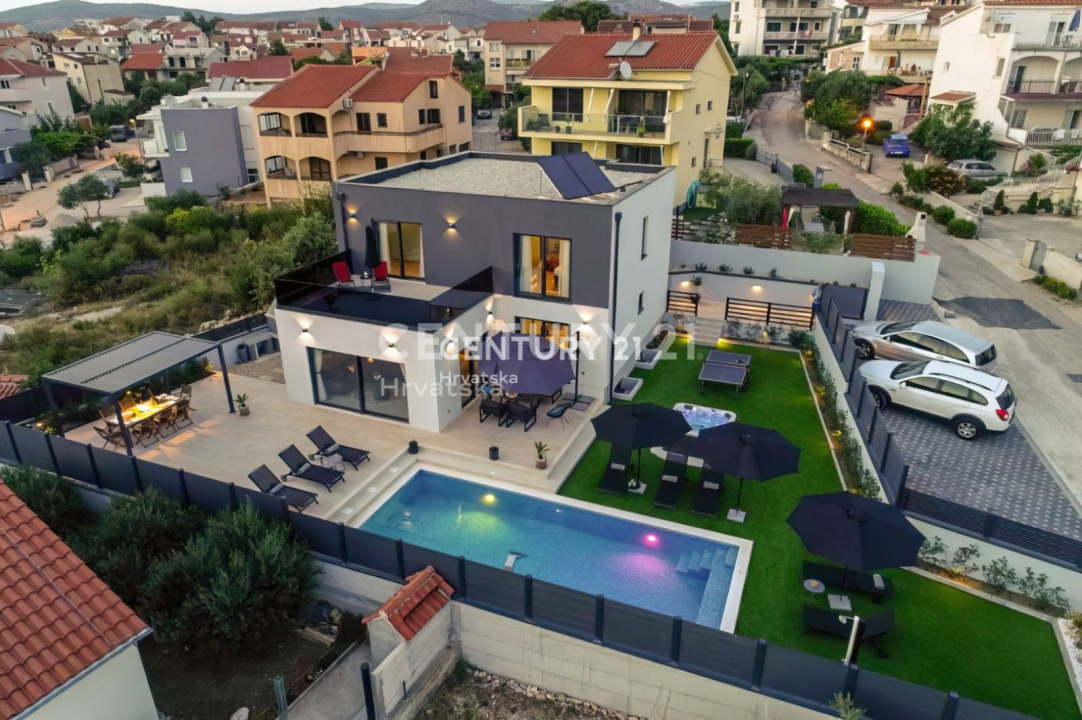 Luksuz uz more: Izdvojili smo najljepše vile s bazenima u okolici Šibenika do 1,6 milijuna eura