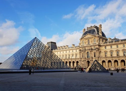 Dvojica uhićena zbog pljačke Louvrea: 'To je bio inside job'