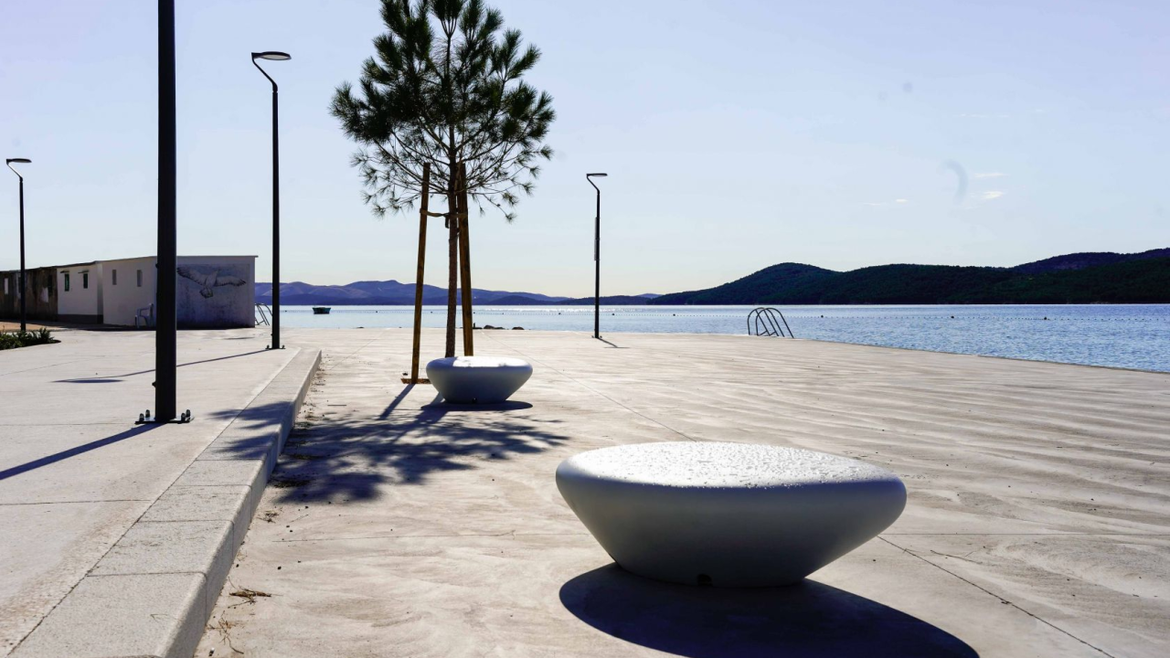 Na Jadriji postavljena nova urbana oprema