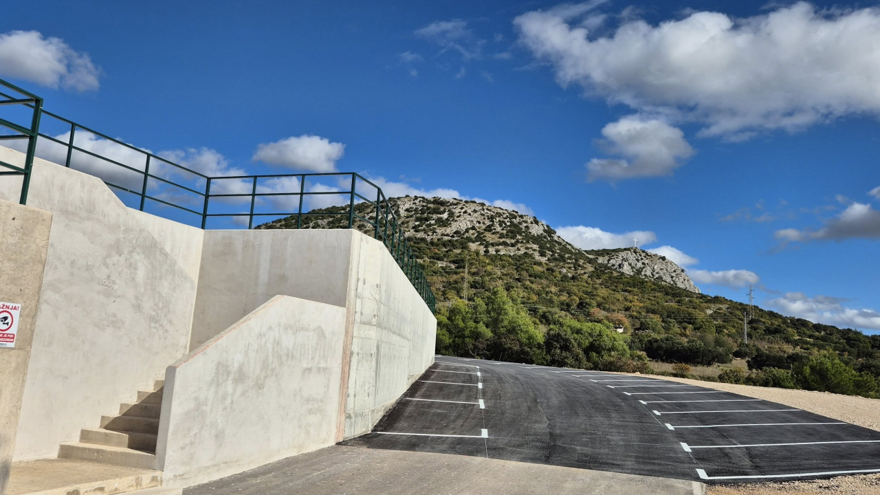 Uređen i otvoren novi parking na Kvanju uoči Svih svetih