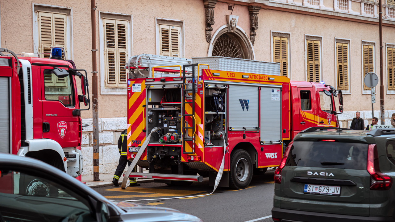 Šibenski vatrogasci odradili vježbu spašavanja i evakuacije učenika