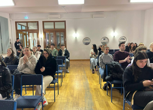 Fotografija 9 - U Drniškoj Gospi od Ružarija održana duhovna obnova za mlade i roditelje