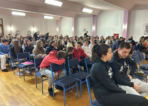 Fotografija 14 - U Drniškoj Gospi od Ružarija održana duhovna obnova za mlade i roditelje