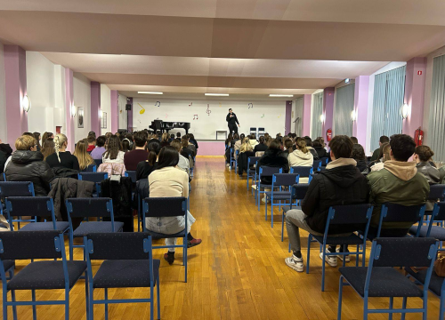 Fotografija 11 - U Drniškoj Gospi od Ružarija održana duhovna obnova za mlade i roditelje