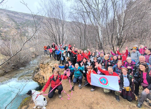 Planinari iz Kaštel Starog posjetili Knin i razveselili Kninske njuškice