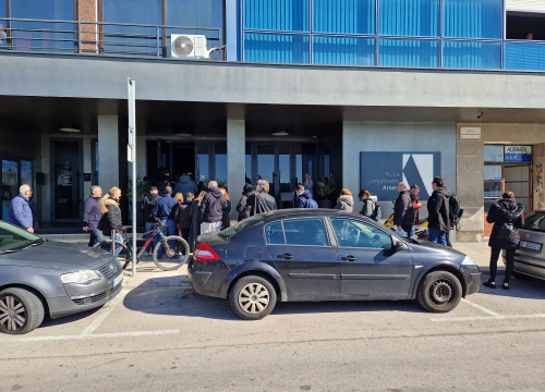 Fotografija 1 - Srdele napunile šibensku peškariju, karte za Morrisseya blagajnu u Arsenu