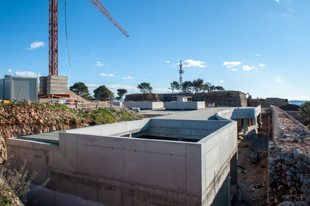 Sv. Ivan izgleda neprepoznatljivo, zgrada koja je niknula bit će zakamuflirana: 'Tvrđavu svečano otvaramo na Dan grada'         