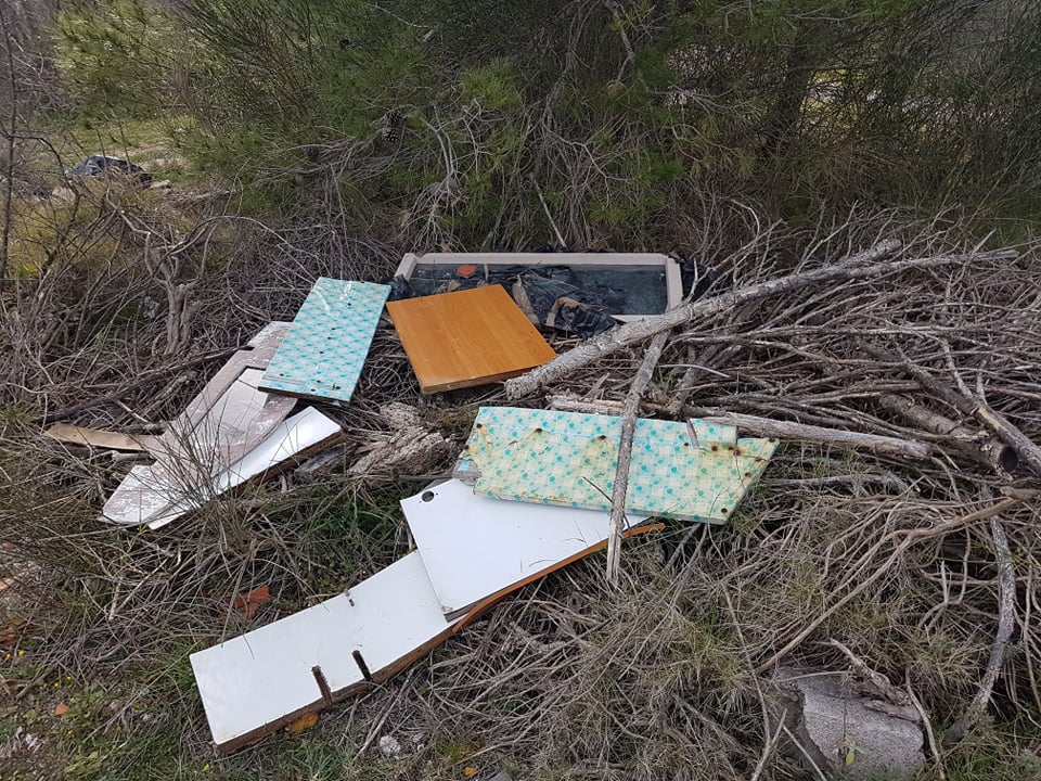 Manje cvijeća, previše smeća, pogotovo građevinskog otpada: Sve to krasi put prema šetnici u kanalu!